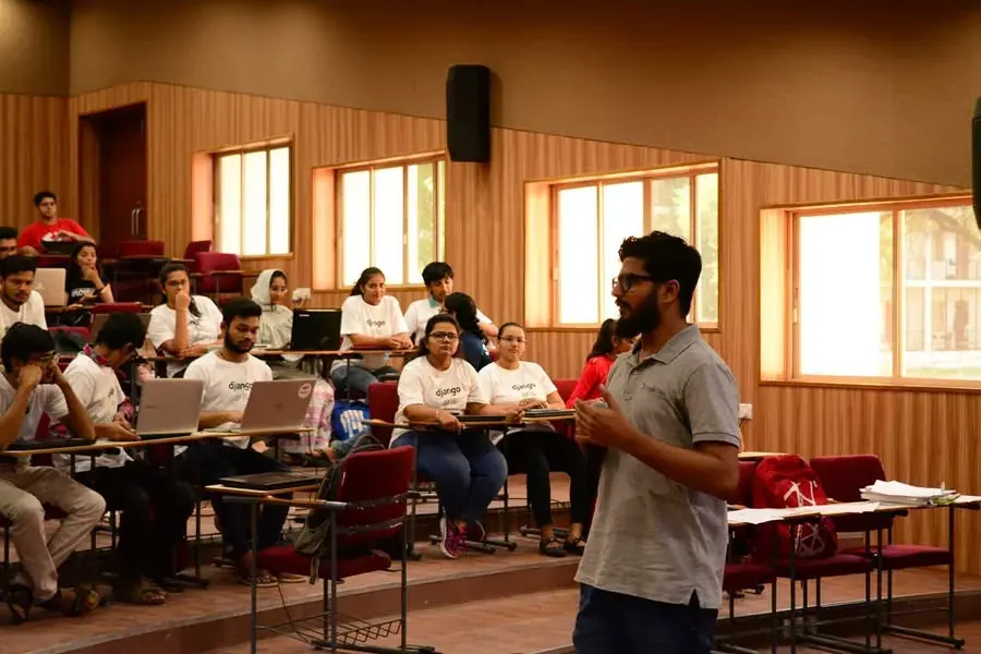Nikunj interacting with Django Girls participants