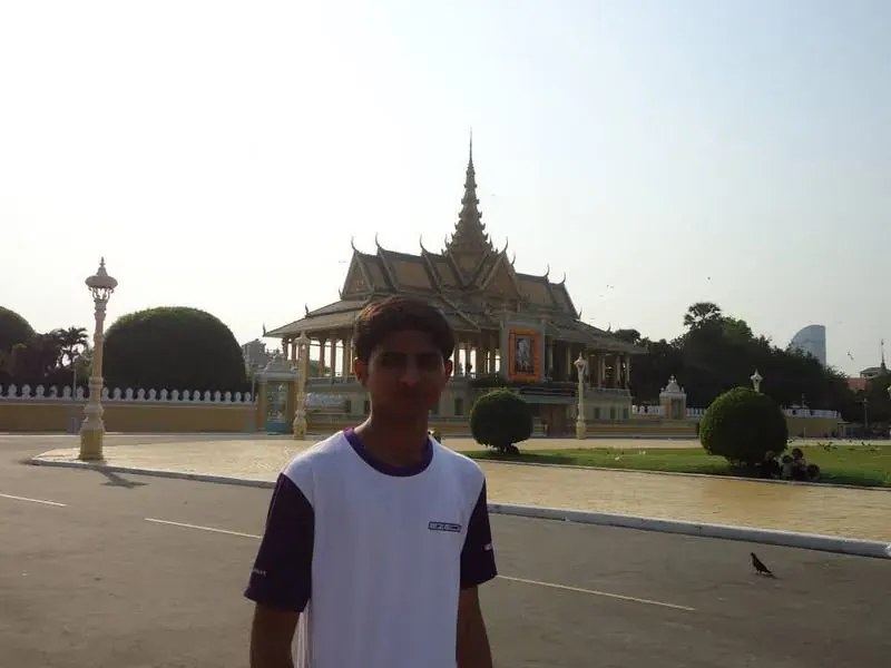 Nikunj standing in front of the Royal Palace in Phnom Penh
