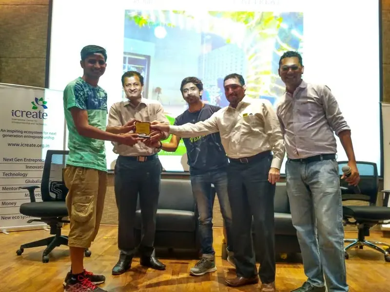 Nikunj receiving an honour on stage at the Startup Retreat