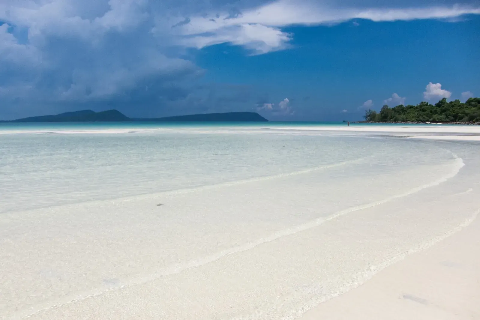 Long Beach on Koh Rong, white sand and turquoise water